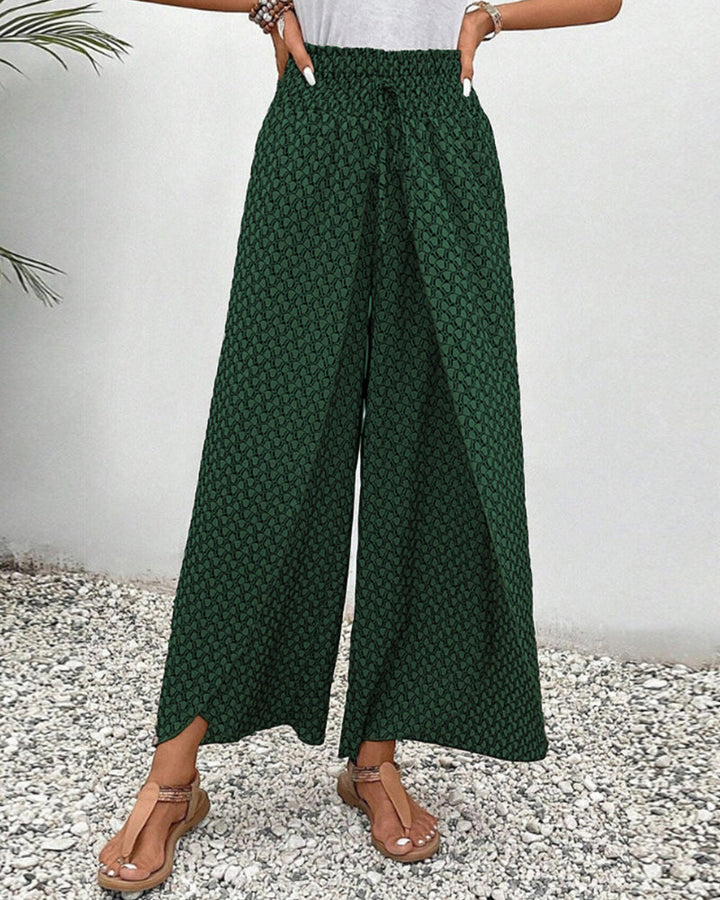 Rote Damen Freizeithose, weites Bein & hoher Bund, bequeme Passform für entspannte Tage.
