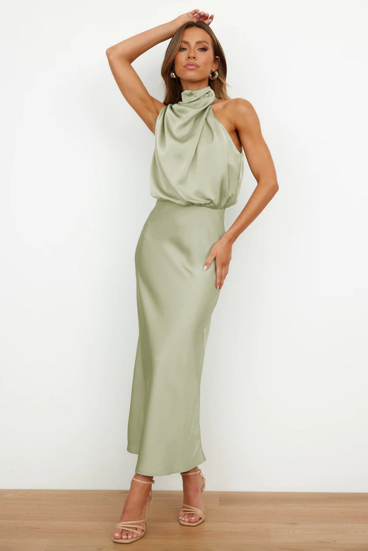 Festliches Neckholder Damenkleid, knielang, aus fließendem Stoff. Elegant für besondere Anlässe & Abendmode.