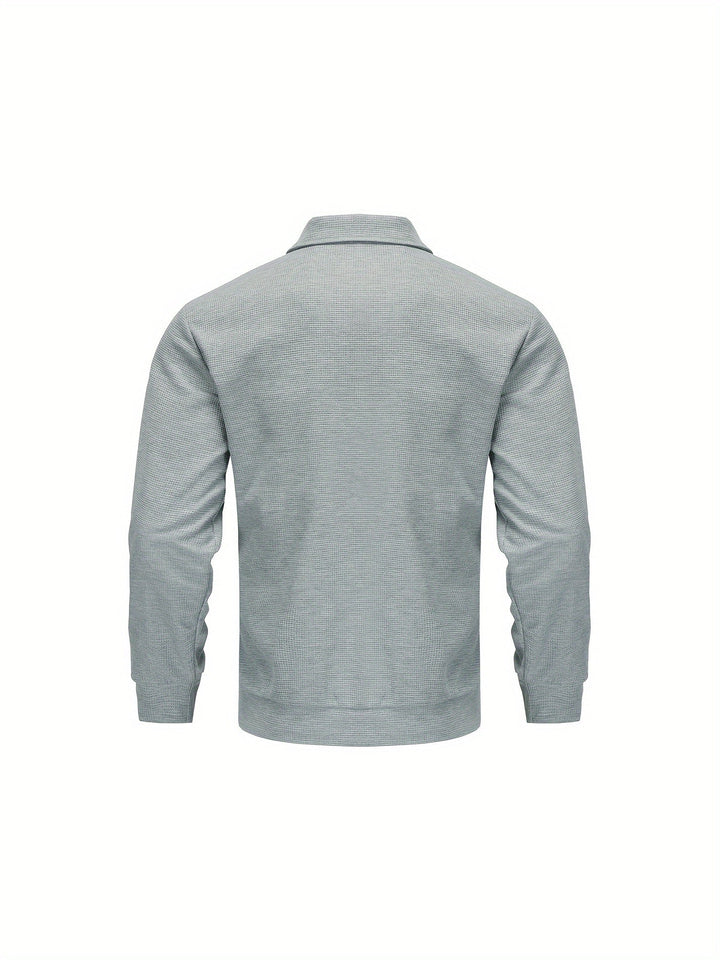 Nahaufnahme des robusten Reißverschlusses an der sportlichen Herren Freizeitjacke.