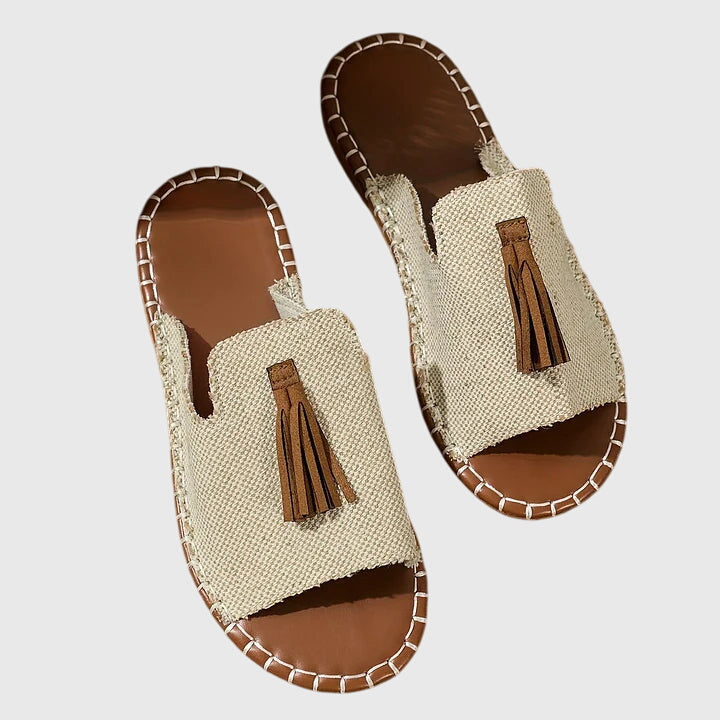 Bequeme flache Damensandalen als verstellbare Sommerschuhe für Damen, bieten maximalen Fusskomfort.