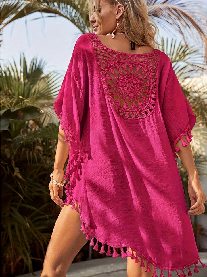 Boho Damen Strandtunika mit feiner Häkelarbeit und verspielten Fransen.