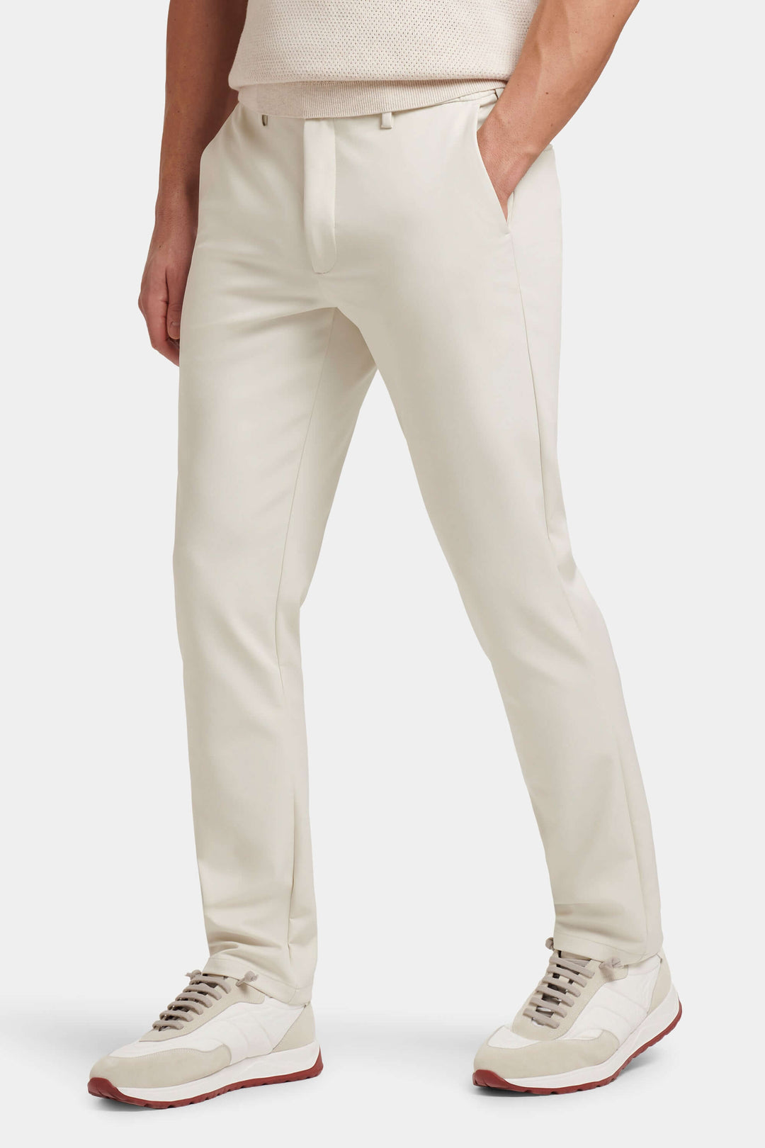 Stretch-Herrenhose: Moderne Tech-Pantalons für Herren, die Komfort & Stil im Alltag suchen.