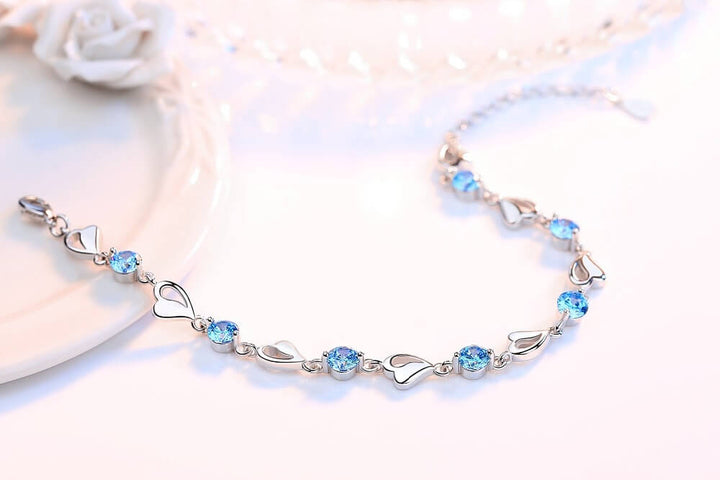 Luxuriöses Sterling Silber Herzarmband für Damen, passend für jeden stilvollen Anlass.