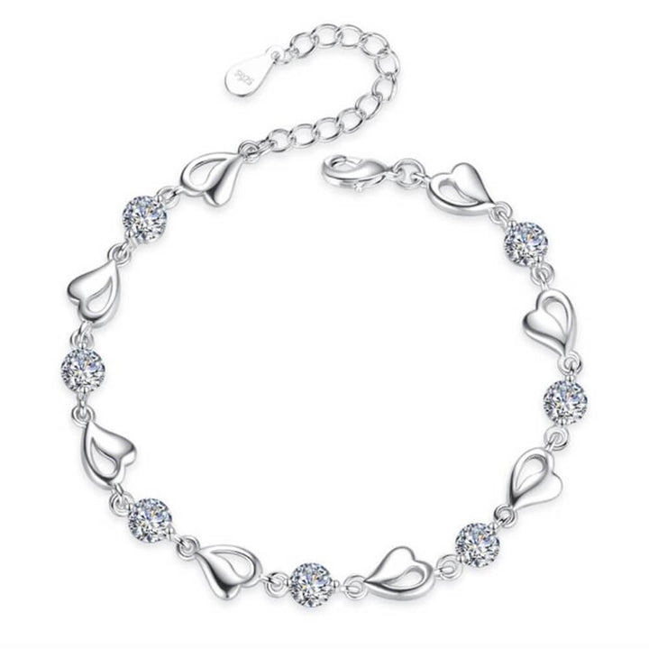 Glänzendes Sterling Silber Herzarmband für Frauen, ideal als Geschenkidee oder Accessoire.