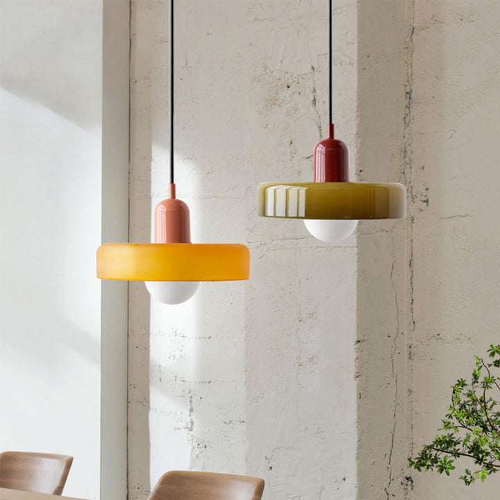 Pendelleuchte im Bauhausstil, elegantes Buntglas-Design für Esszimmer & Wohnzimmer.