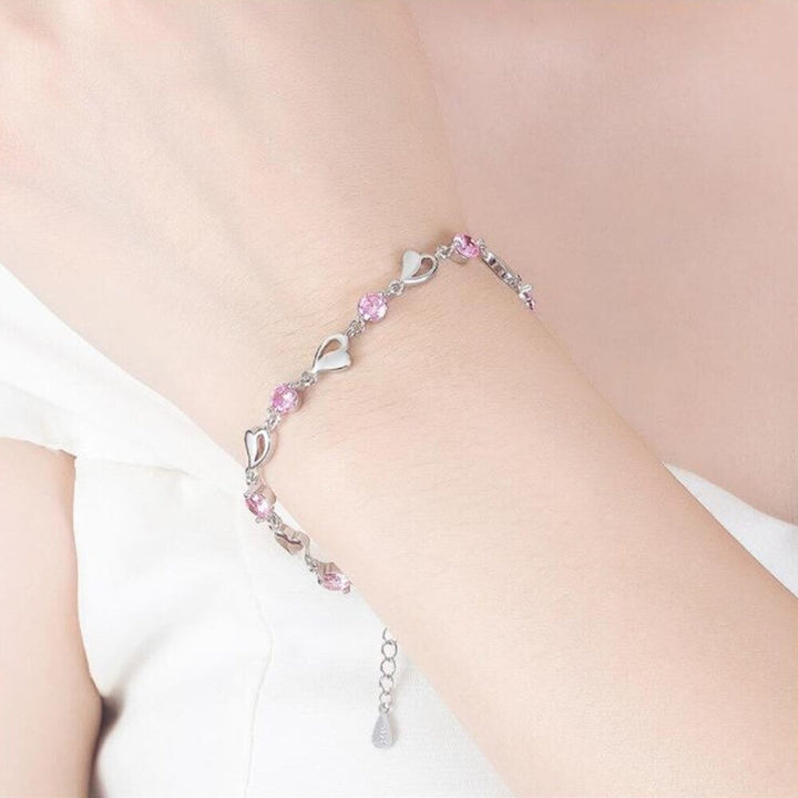 Stilvolles Damen Herzarmband in Silber, perfekt für Eleganz und moderne Outfits.