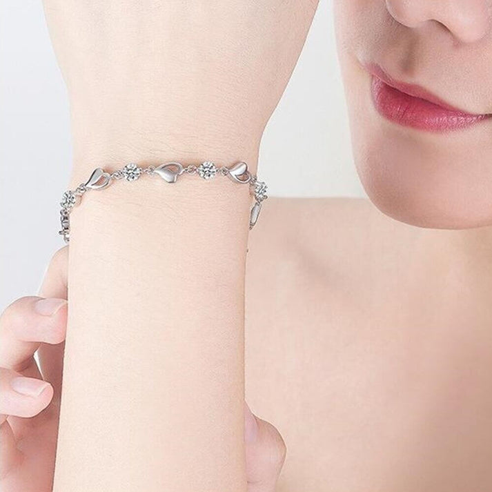 Damen Silbernes Herzarmband aus Sterling Silber, elegant und stilvoll für jeden Anlass.