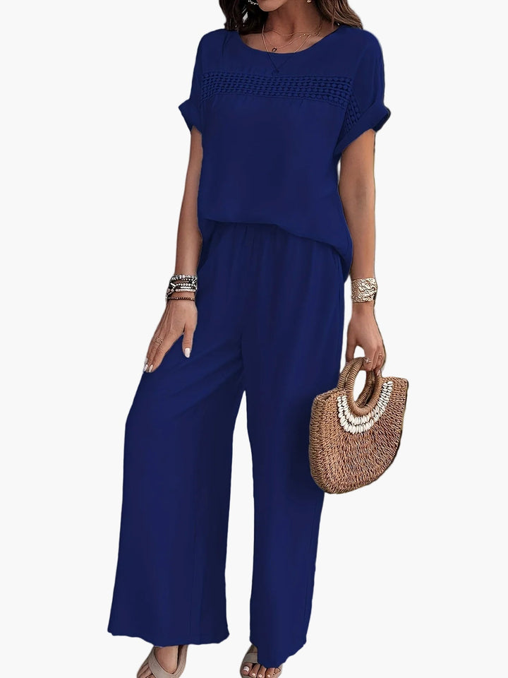 Sommerlicher Damen Overall mit Häkel-Detail. Eleganter und bequemer Jumpsuit, perfekt für den Strand und entspannte Tage.