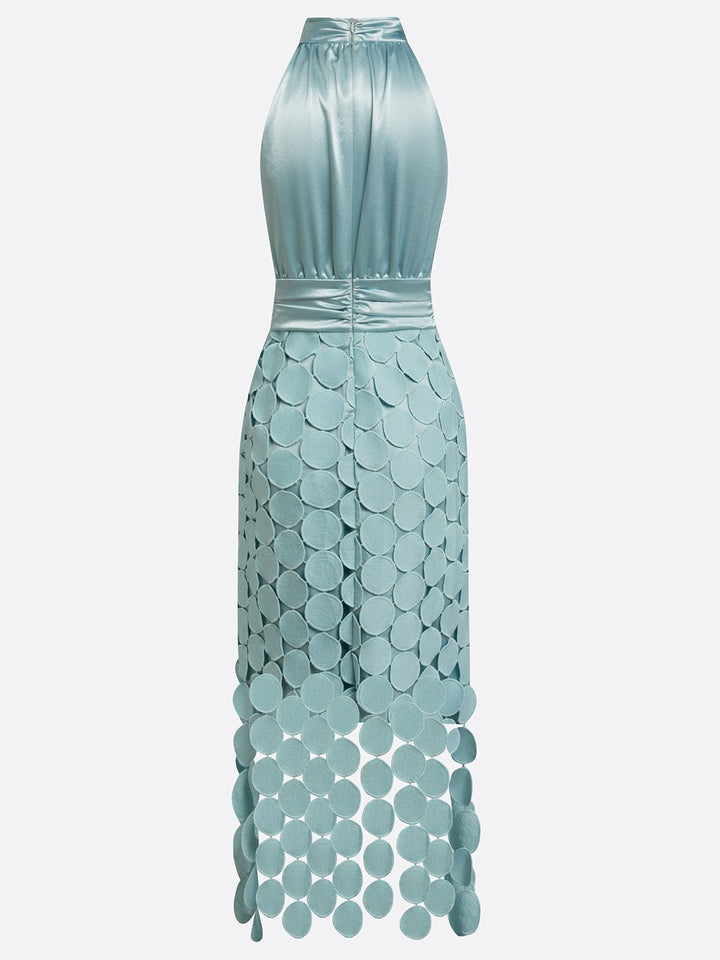 Edles Damen Midi-Kleid mit Halterneck, perfekte Passform für einen eleganten Auftritt.