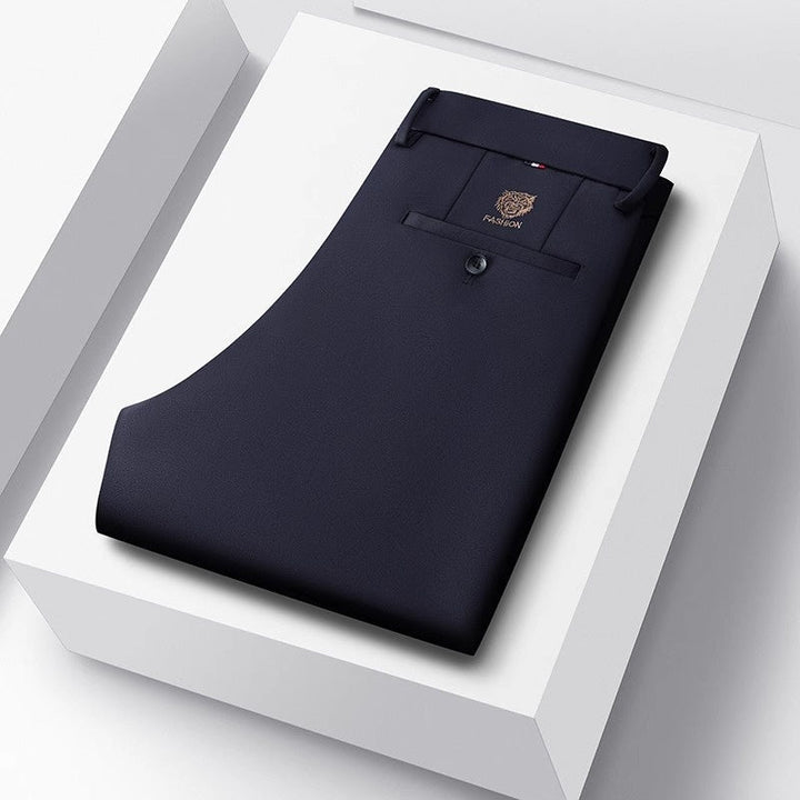 Klassische Herren-Anzughose im geraden Schnitt, ideal als bürotaugliche Winterhose. Elegante Businesshose.
