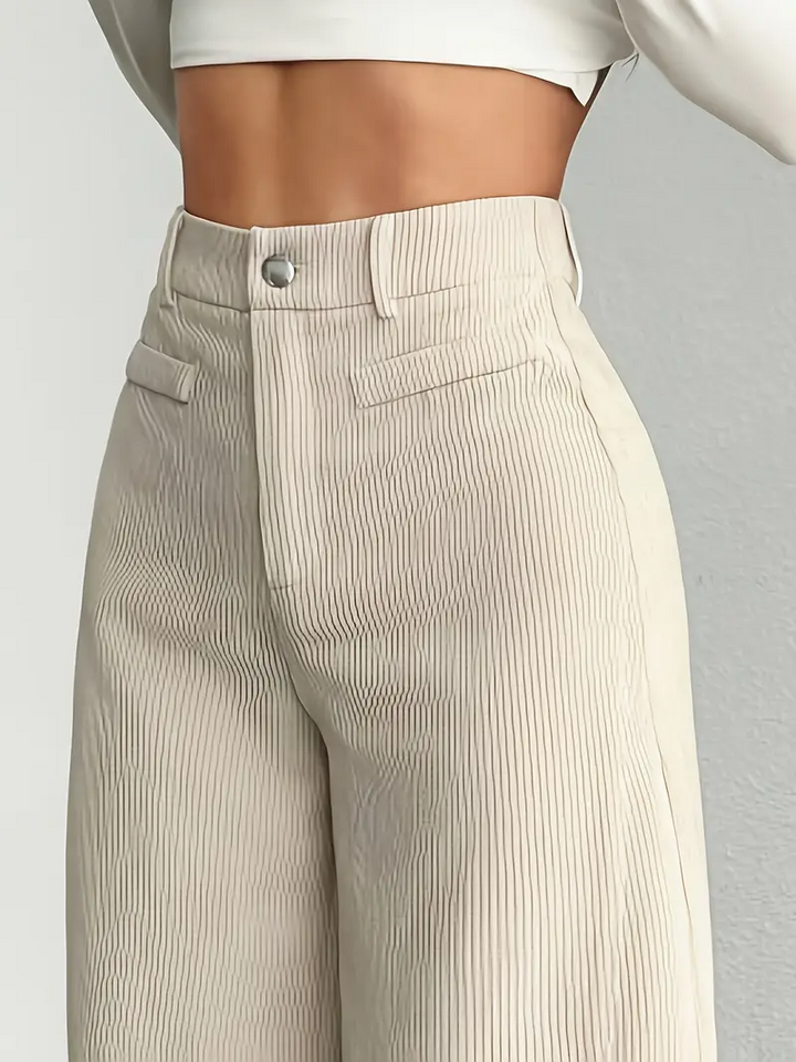 Elegante Damenhose: hohe Taille, weites Bein. Eine vielseitige Winterhose für Business Casual und lässige Eleganz.