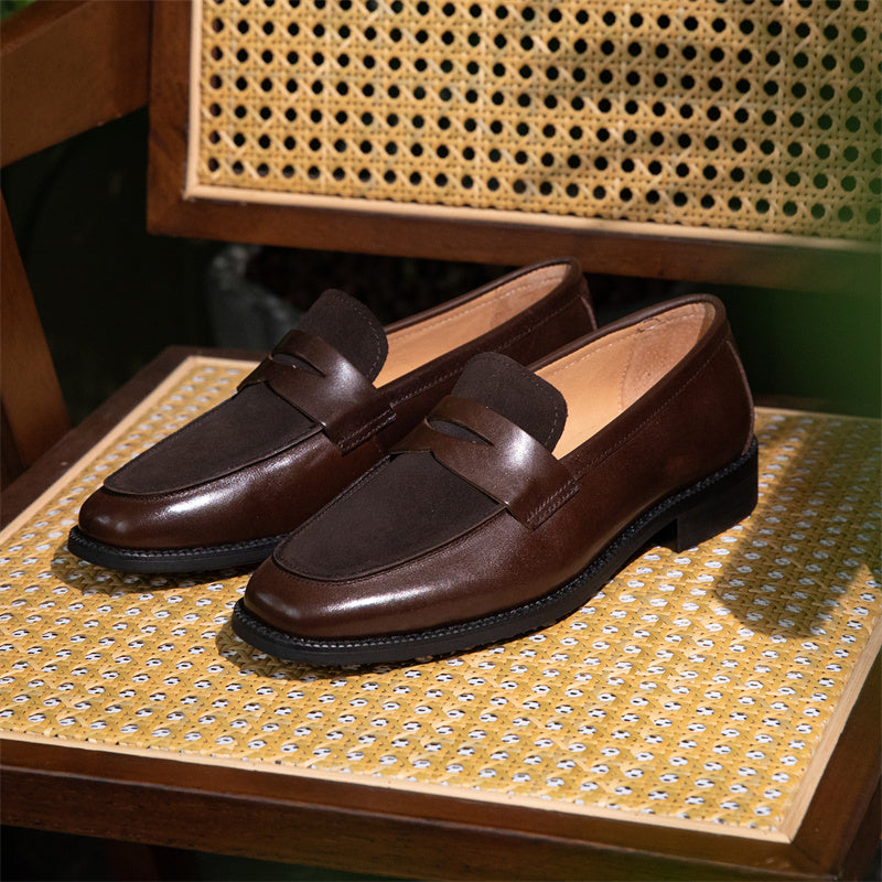 Dunkelbraune Herren Loafer mit elegantem Kontrast, stilvolle Penny Loafer für Business & Casual-Looks.