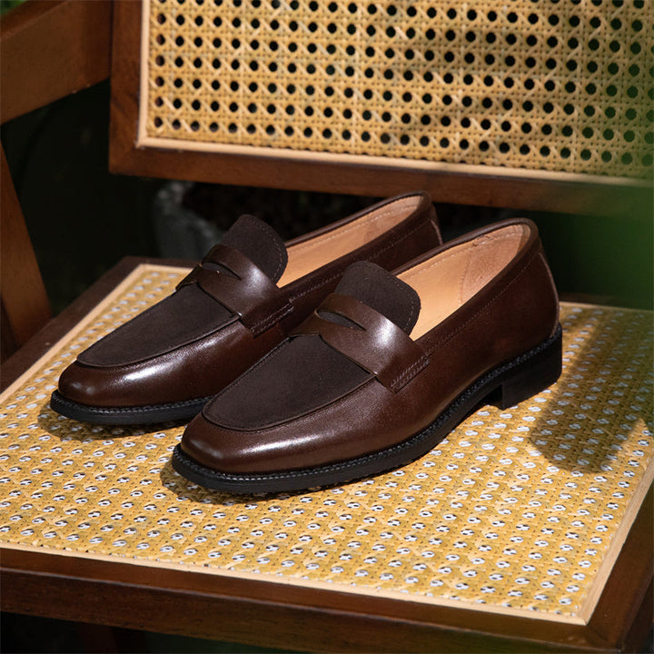 Dunkelbraune Herren Loafer mit elegantem Kontrast, stilvolle Penny Loafer für Business & Casual-Looks.