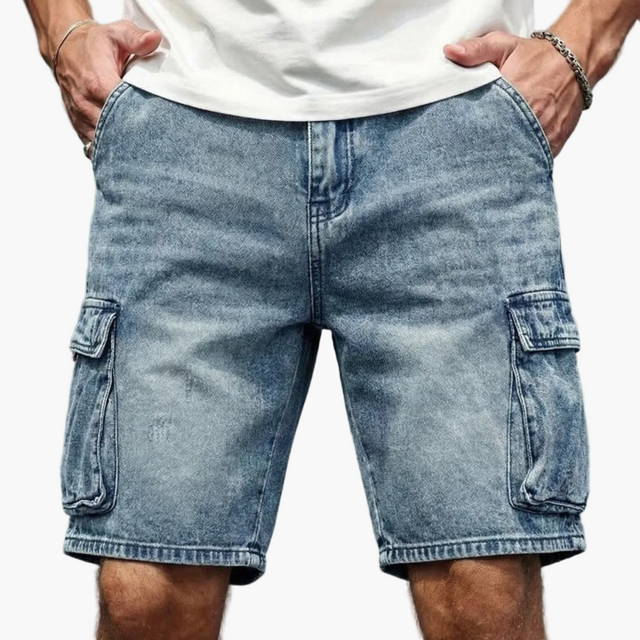 Komfortable Herren Cargo Shorts in Blau, vielseitige Freizeithose mit praktischen Taschen. Lässige kurze Hose für Herrenmode.