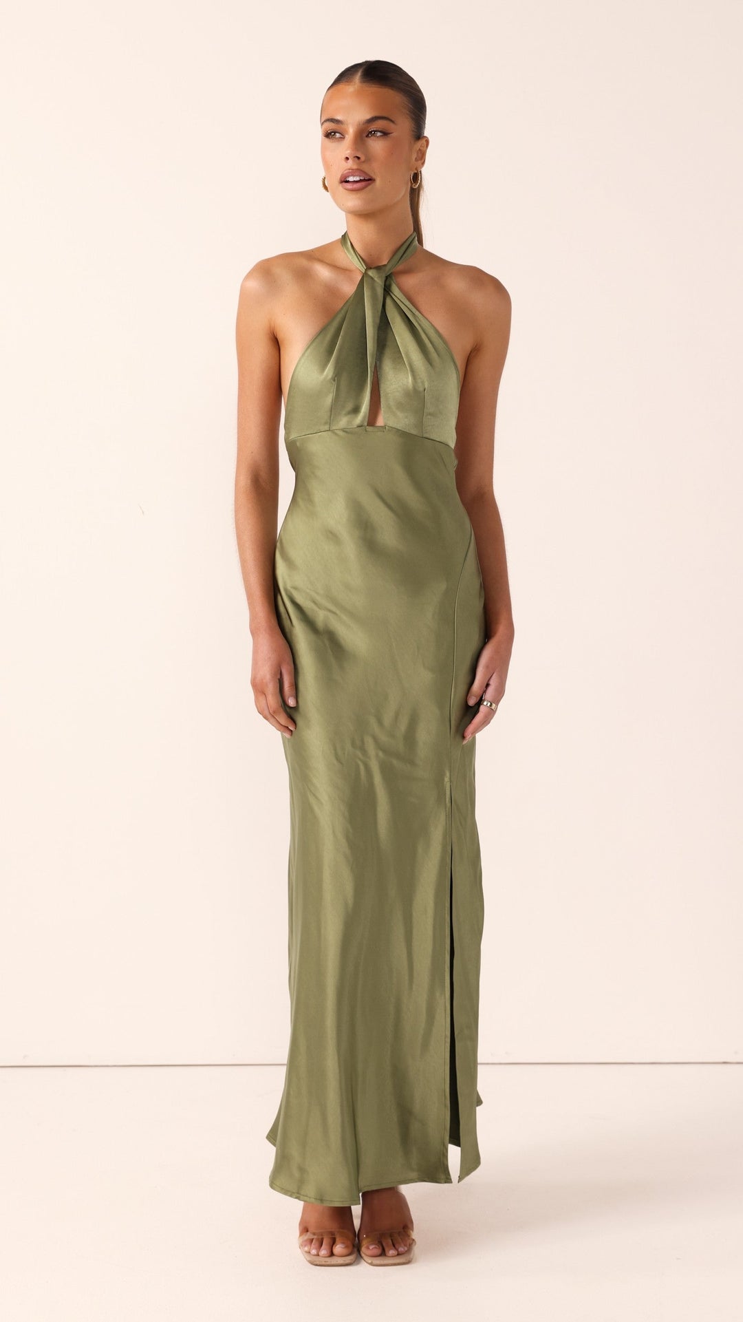Stilvolles weißes Neckholder Cocktailkleid für Damen, langes A-Linien-Design, elegant für Abende.