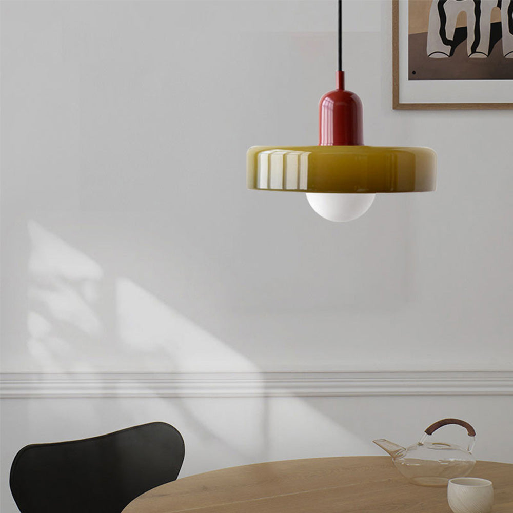 Deckenleuchte im Bauhausstil, hochwertiges Buntglas, ideal für den Essbereich.