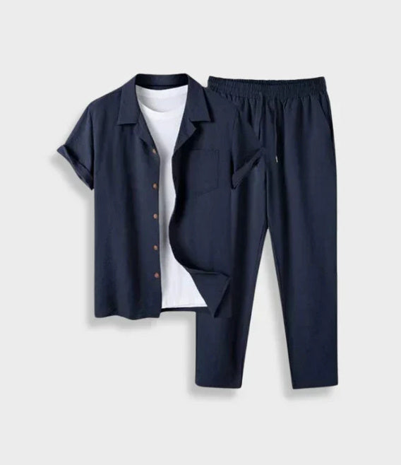 Stilvolles Herren Sommer-Outfit: leichtes Hemd & kurze Hose für entspannte Tage, Urlaub & Freizeit.