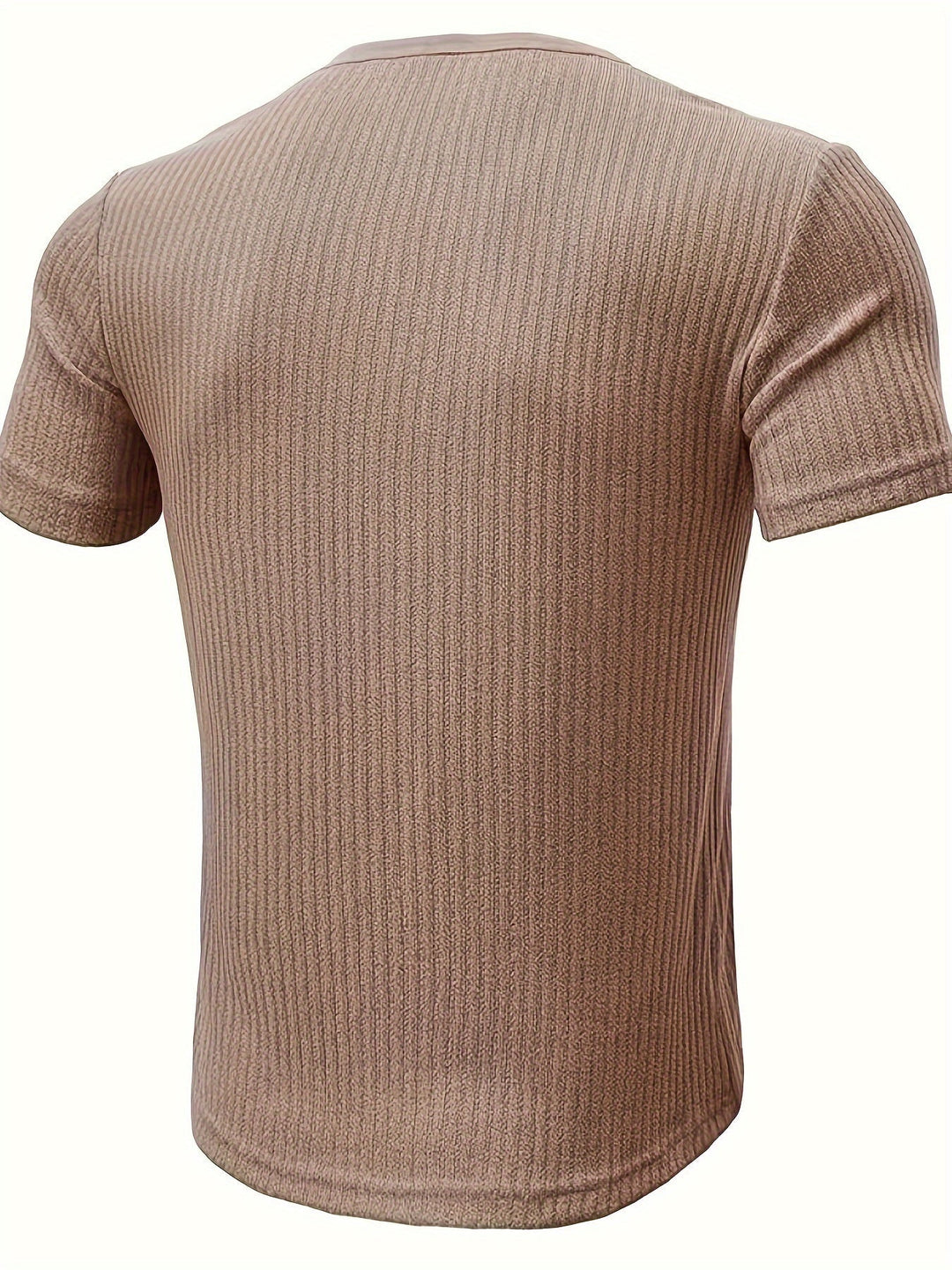 Herren Kurzarm-T-Shirt im Henley-Stil mit Knopfleiste. Modernes Design für bequemen Freizeit-Look.