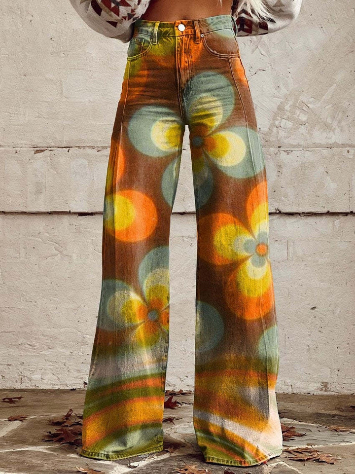 Retro-Schlaghose für Damen, mit auffälligem Blumenmuster, ideal als trendiges Statement-Piece.