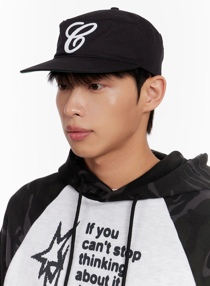 Bequeme schwarze Herren Baseballkappe, bestickt, lässiger Stil, verstellbar für optimalen Sitz.