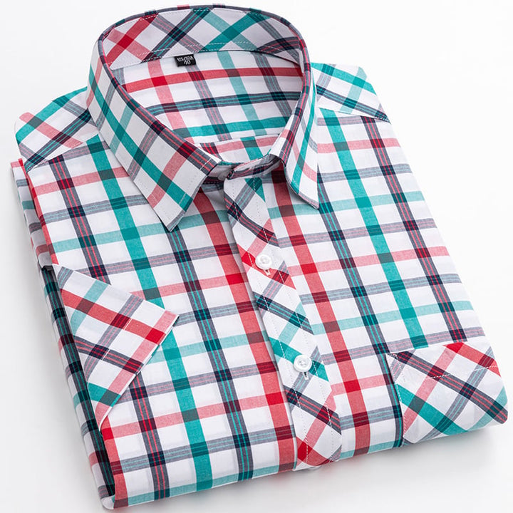 Modernes Herren Kurzarmhemd mit Karomuster, das Lässigkeit und Eleganz vereint.