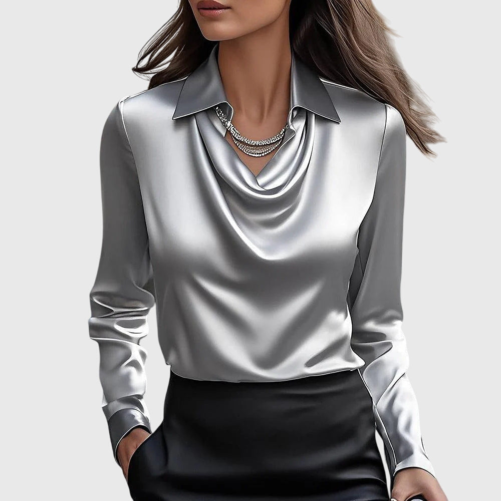 Damenbluse mit elegantem Faltenausschnitt & praktischer Brusttasche, für jeden Anlass.