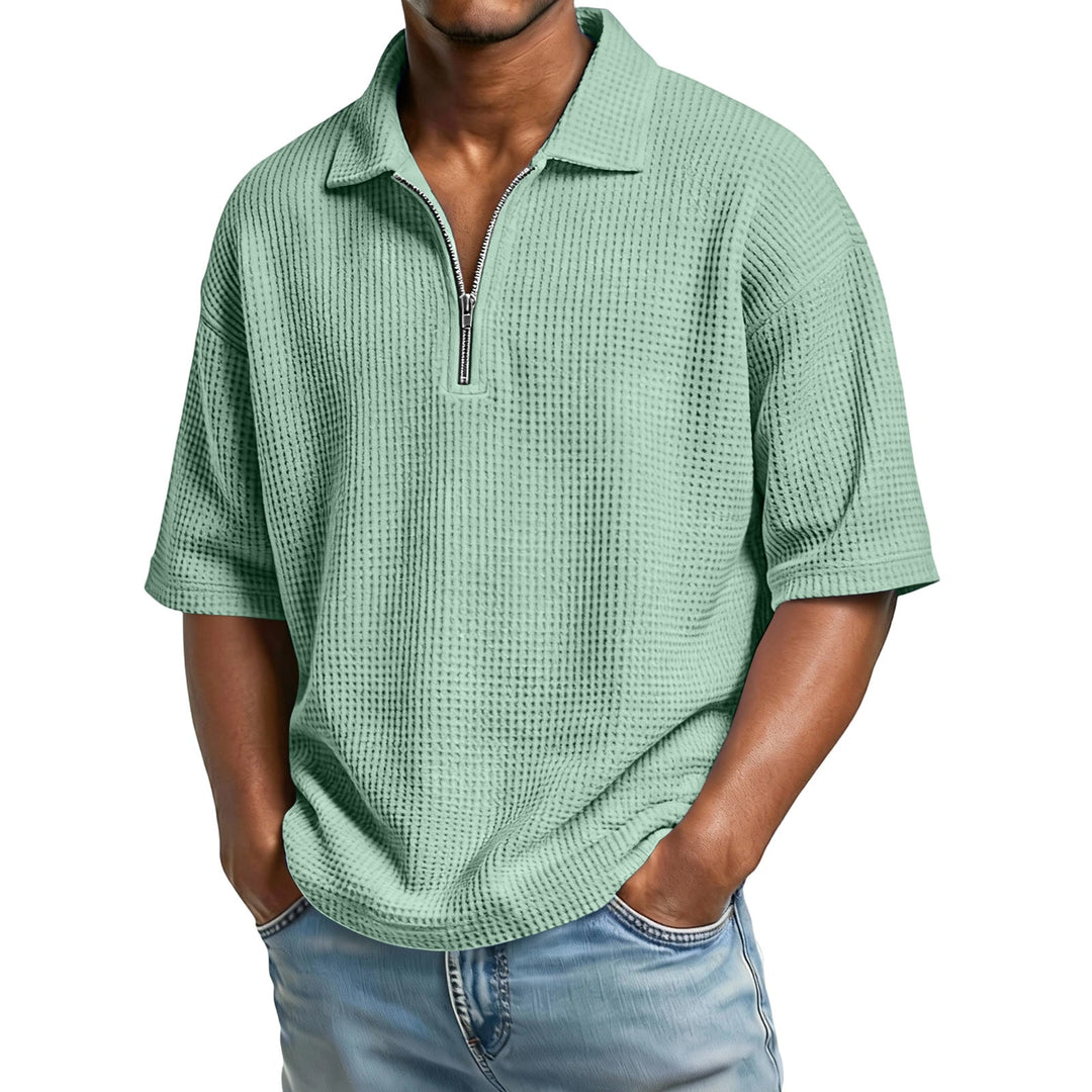 Herren Waffelstrick Poloshirt in normaler Passform. Vielseitiges Sommer Shirt für Freizeit & Urlaub.