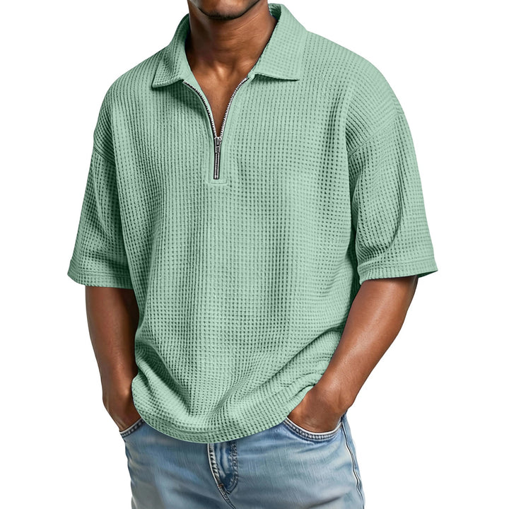 Herren Waffelstrick Poloshirt in normaler Passform. Vielseitiges Sommer Shirt für Freizeit & Urlaub.