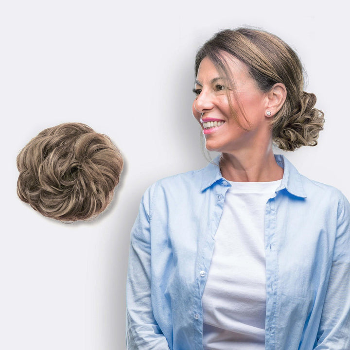 Schnelle Frisur mit BunPop Haarverlängerung Scrunchie, für extra Volumen und Fülle.