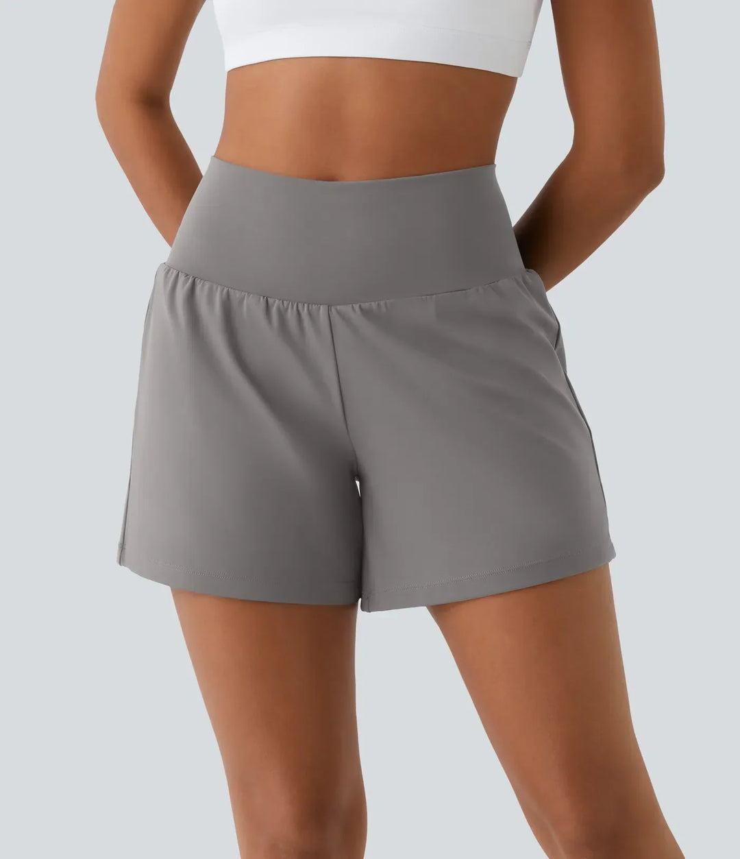Komfortable Damen Training Shorts, 2-in-1 Design, für Yoga und Gym Workouts.