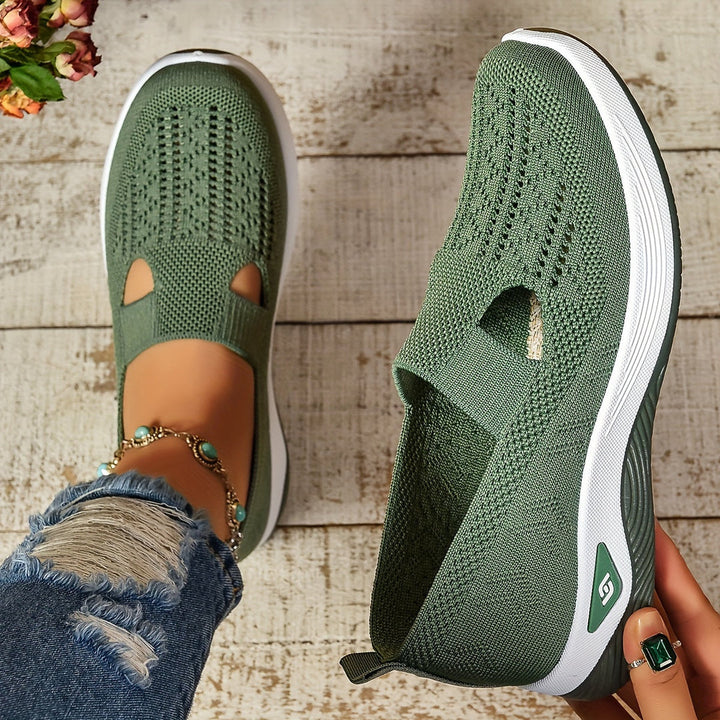 Bequeme Slip-on Walkingschuhe für Damen & Herren. Atmungsaktiv & rutschfest, ideal ganzjährig.