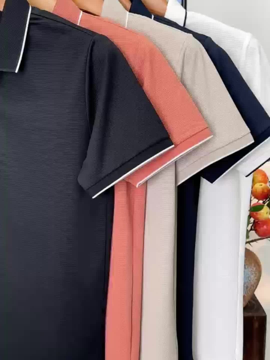 Stilvolles Herren Polohemd Modern Fit, Kurzarm, minimalistisch, komfortabel und vielseitig für Business & Freizeit.