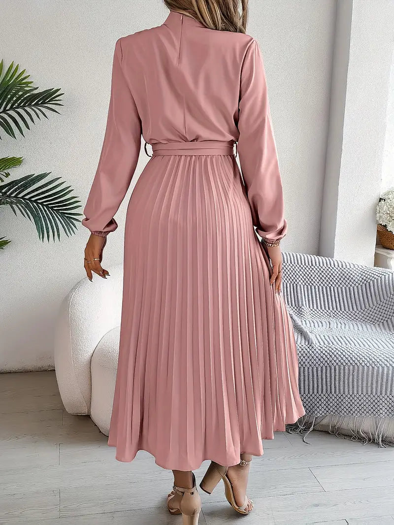 Schickes Damen Abendkleid, Midilänge, plissiert, mit Stehkragen. Perfekt für festliche Events & Gala.