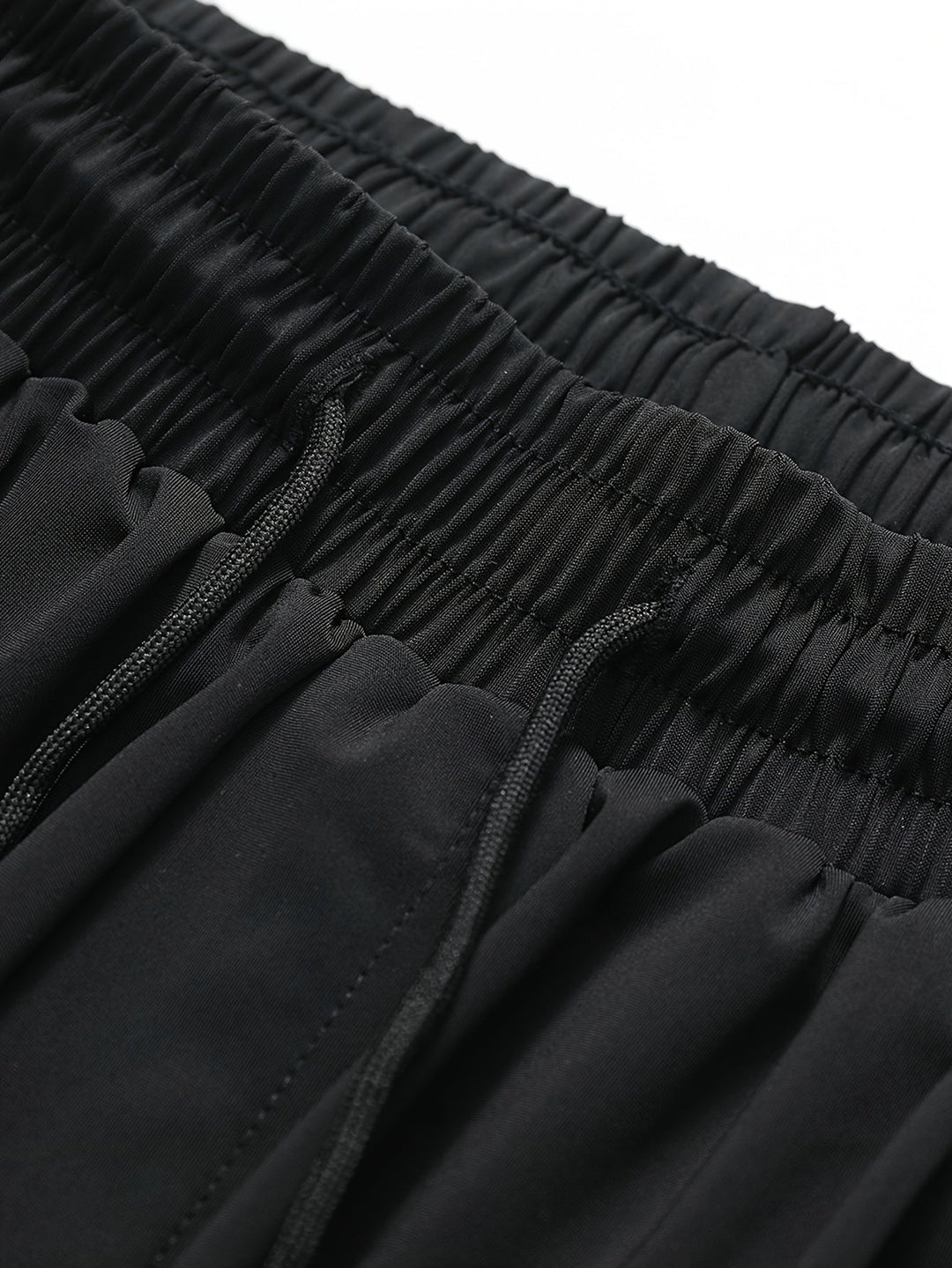Herren Ombre Badeshorts, kombiniert mit T-Shirt. Perfekte Strandmode & Freizeitkleidung für den Sommerurlaub.