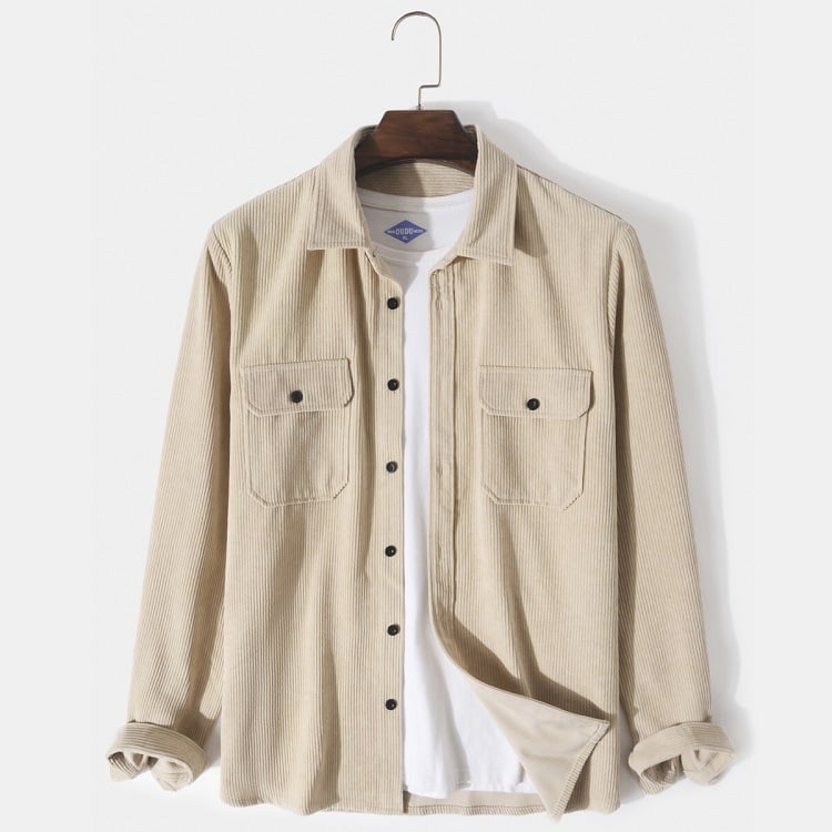 Bequemes, strukturiertes Herren Langarmhemd. Modernes Button-Down Shirt für vielseitige Business Casual Looks.