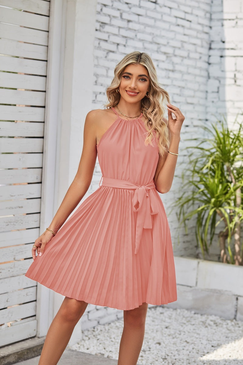 Modisches trägerloses Plisseekleid für Frauen, leicht und elegant, mit Gürtel; ideal als Abend- oder Partykleid.