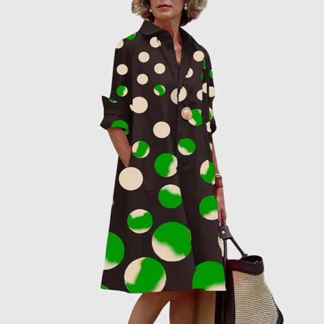 Nahaufnahme des Saums vom Damen Sommerkleid, perfekt für einen entspannten Casual-Look.