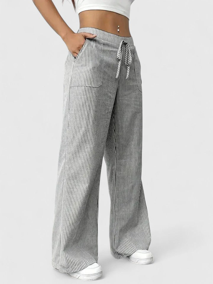 Stylische Damen Freizeithose, Wide-Leg Schnitt. Elastischer Bund, Bindeband & aufgesetzte Taschen.