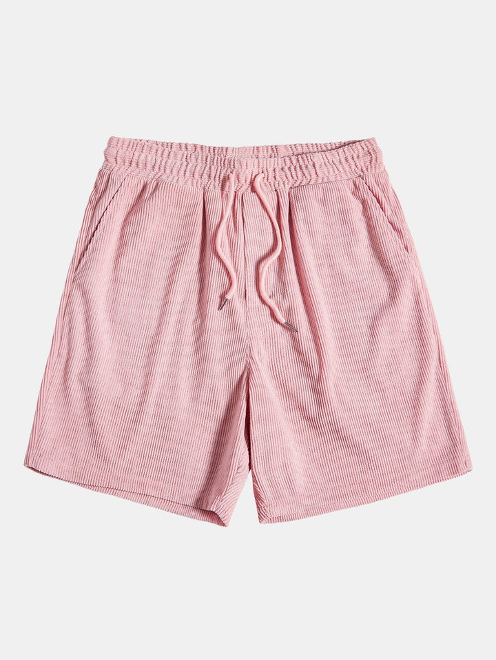 Herren Freizeit Outfit in natürlicher Umgebung: Sommerliches Hemd & Hose, perfekt für draußen.