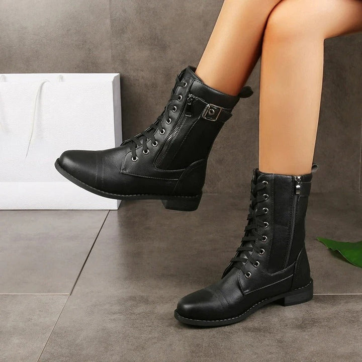 Schicke Damen-Komfortstiefel, orthopädisch, mit praktischem seitlichem Reißverschluss für einfaches An- und Ausziehen.
