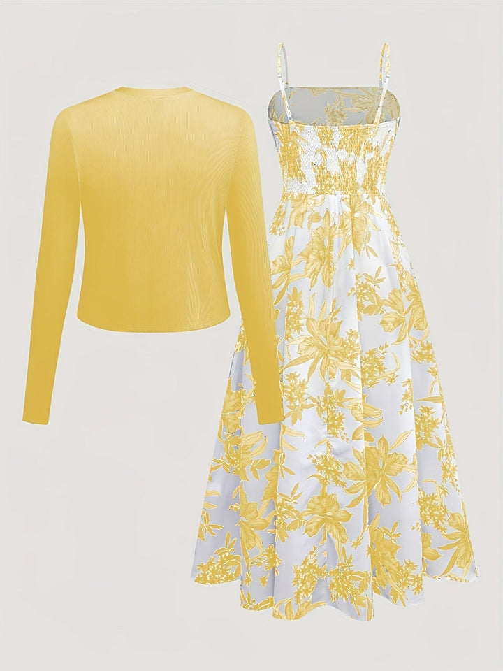 Rückenansicht des floralen Damen Midikleids und Cardigans. Ein bequemer Zweiteiler für den Sommer.