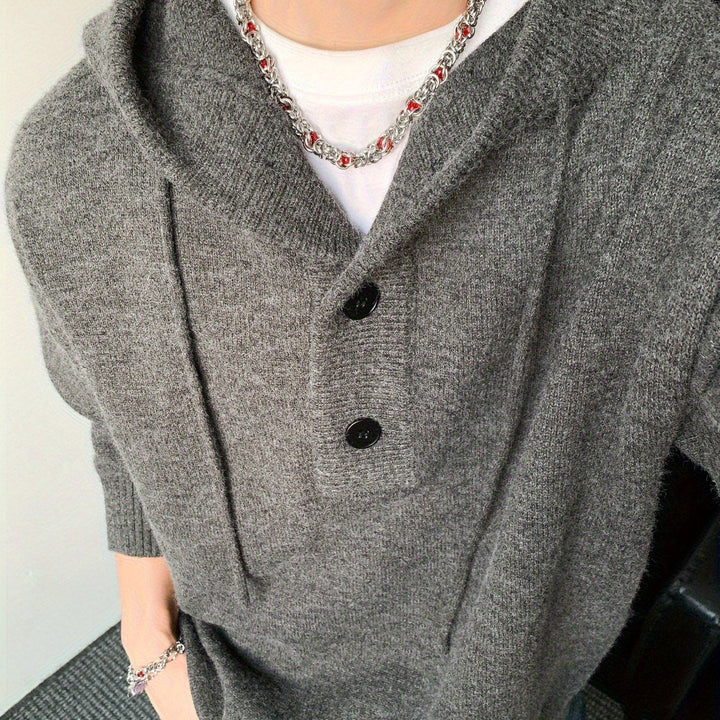 Männermode: Dunkelgrauer Strick Hoodie für Herren mit Knopfleiste, trendiger Kapuzenpullover für Freizeit.
