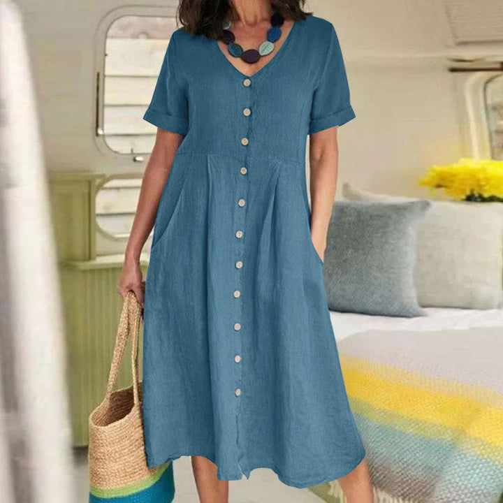 Stylisches Sommerkleid für Damen. V-Ausschnitt, Knopfleiste und locker geschnitten für maximalen Komfort.