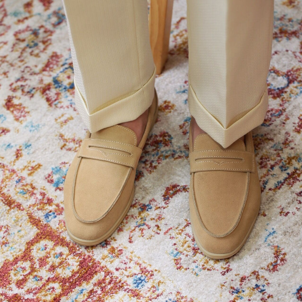 Komfortable & stilvolle beige Herren Slip-On Loafer. Perfekt für den klassischen Business-Look oder Freizeit.