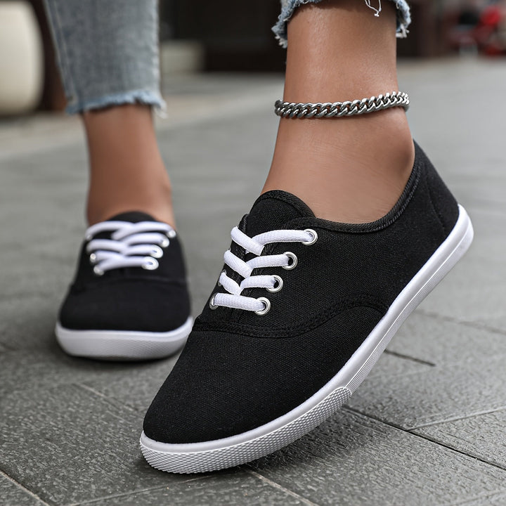 Stilvolle Damen Low-Top Sneaker, ein klassischer Allrounder für Frühling und Sommer.