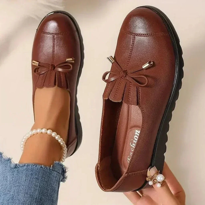 Elegante braune Damen Mokassins, orthopädisch, bieten Fußentlastung & Komfort. Perfekte Alltagsschuhe für gesunde Füße.