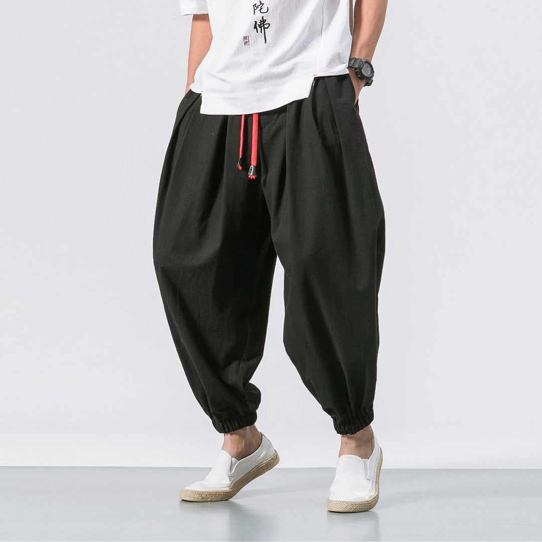 Vielseitige Herren Haremshose für Streetwear, ideal als bequeme Freizeithose, modisch und entspannt.