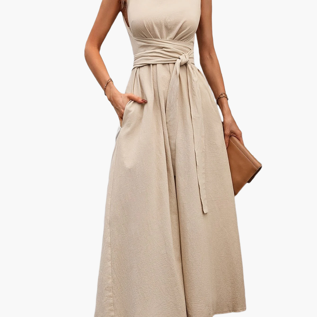 Damen Jumpsuit elegant, ärmellos, mit weitem Bein, perfekt für entspannte Sommertage im Urlaub.