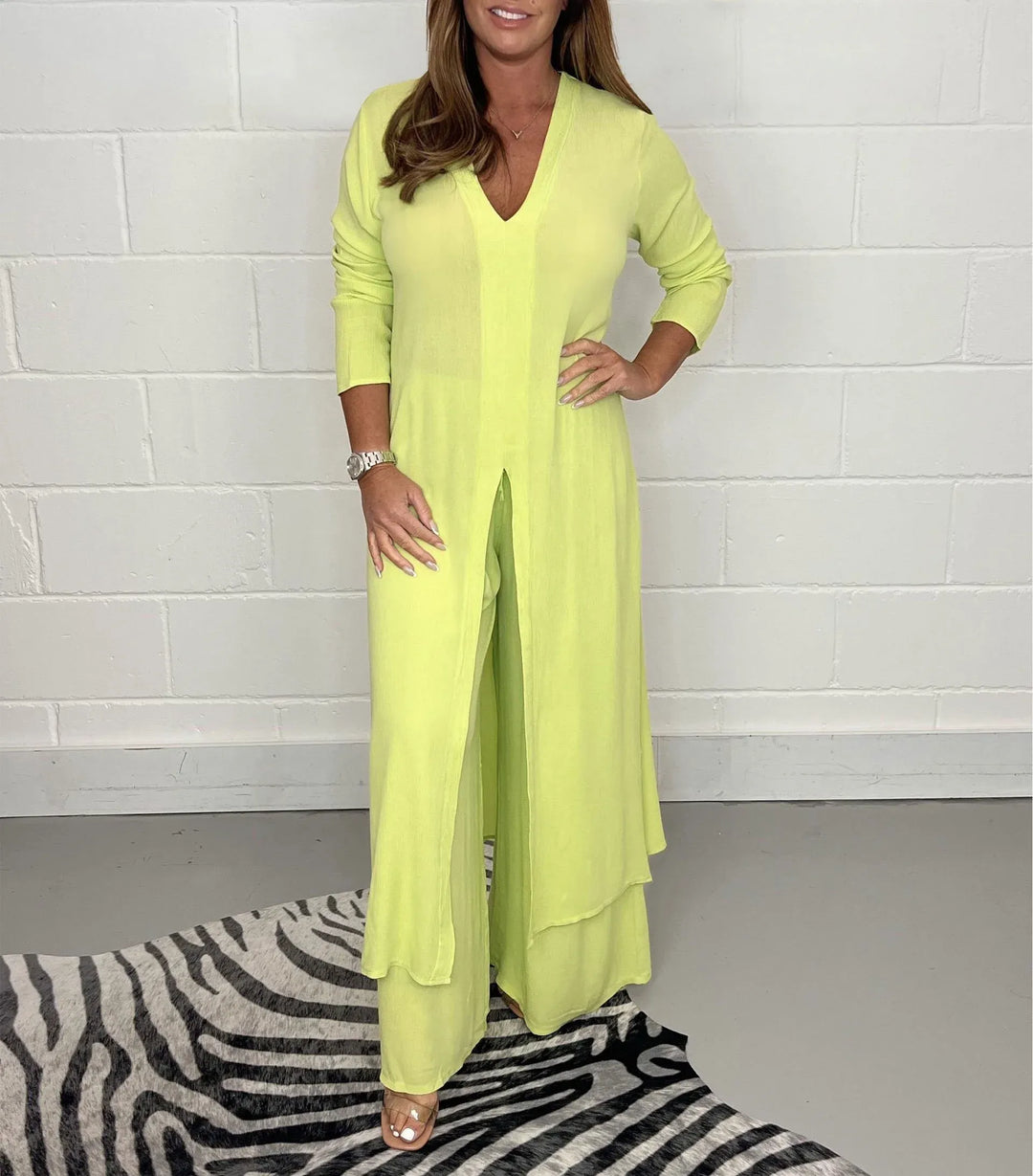 Modisches Damen-Set für Frühling/Herbst. Elegante Bluse & bequeme Hose kreieren einen stilvollen und komfortablen Freizeitlook.