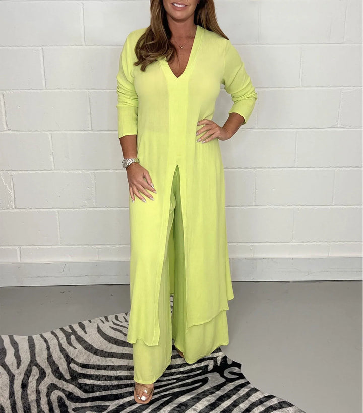 Modisches Damen-Set für Frühling/Herbst. Elegante Bluse & bequeme Hose kreieren einen stilvollen und komfortablen Freizeitlook.